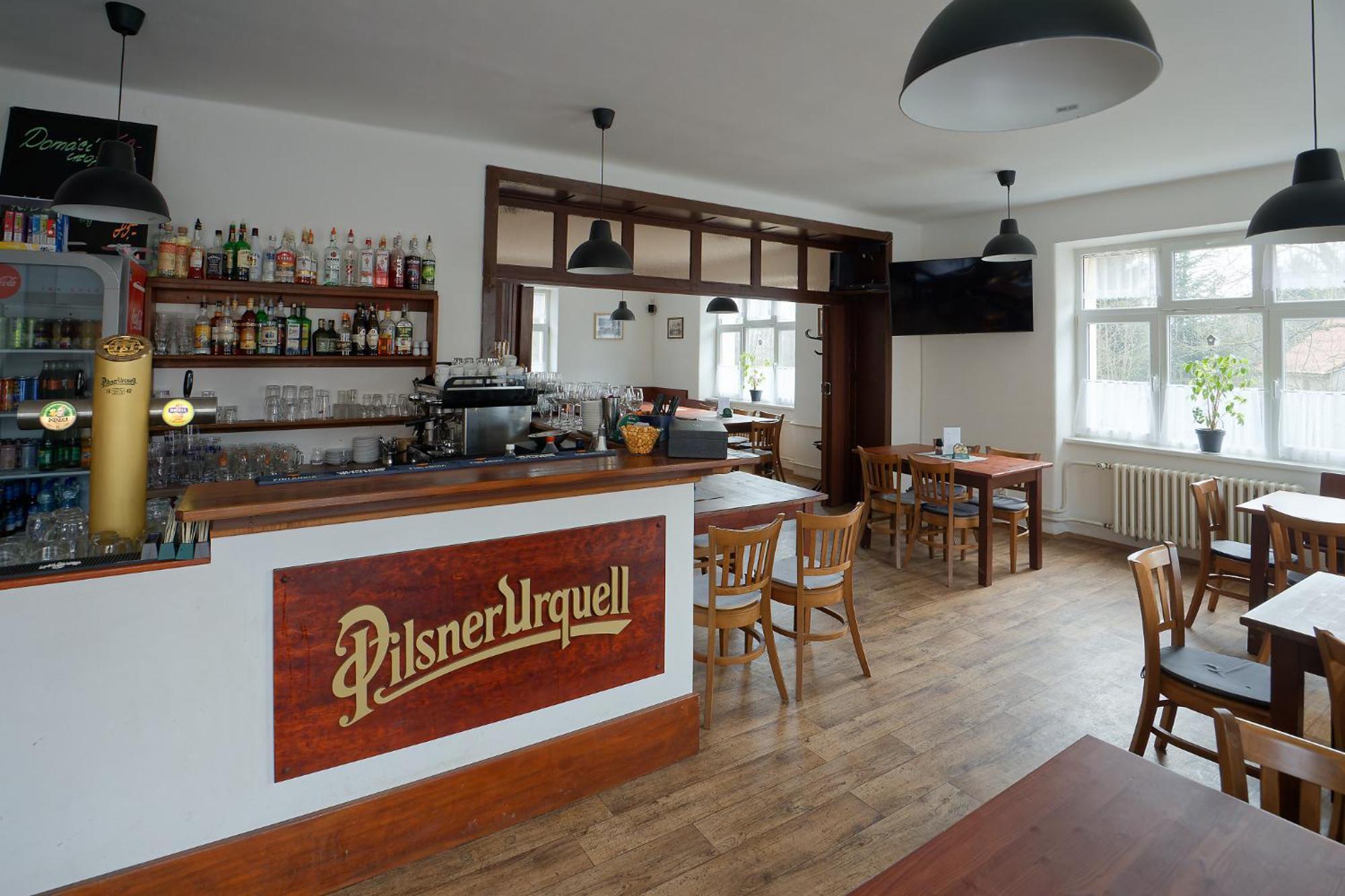 Penzion A Restaurace Na Krizovatce Polevsko Bagian luar foto
