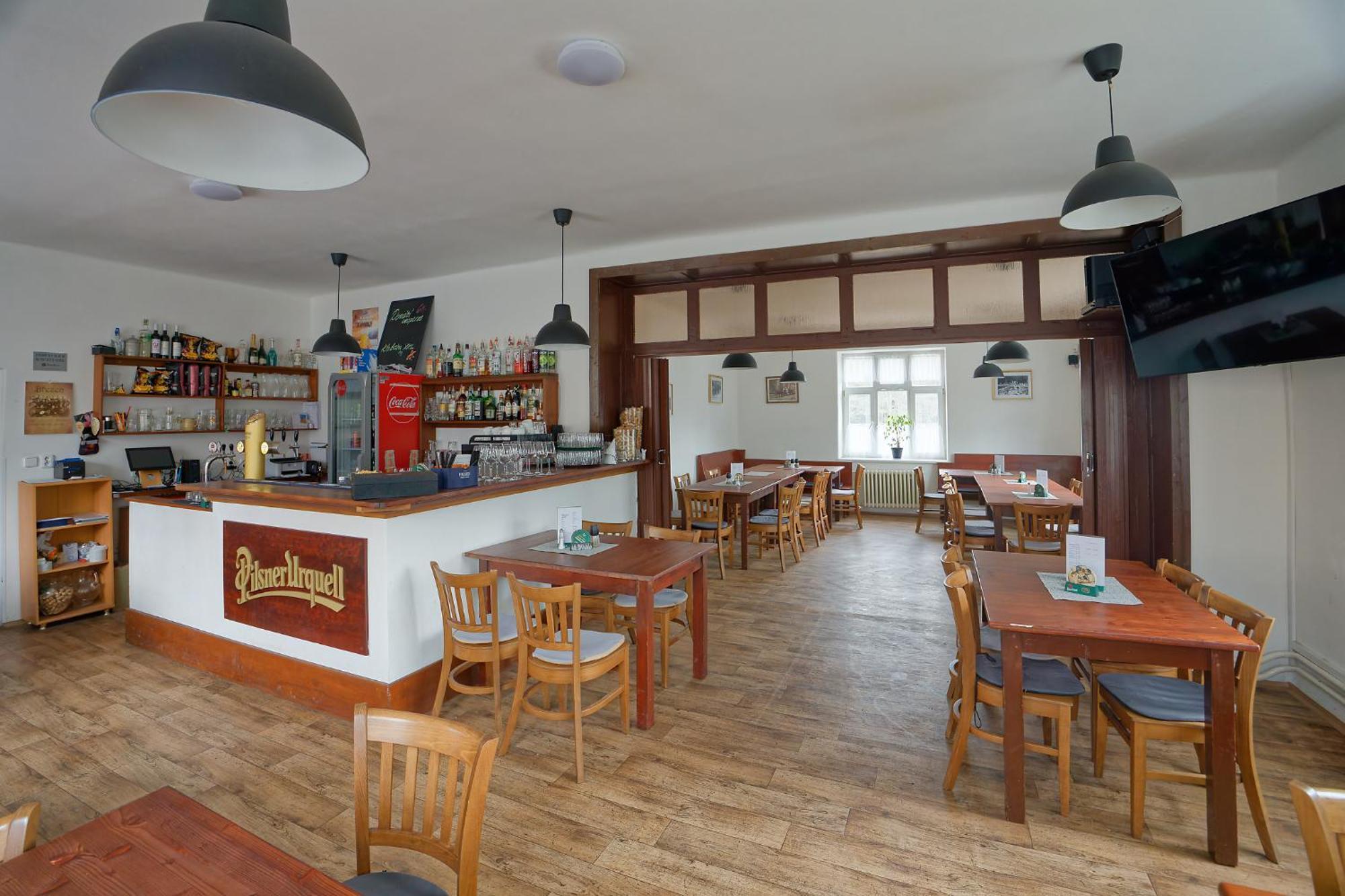 Penzion A Restaurace Na Krizovatce Polevsko Bagian luar foto