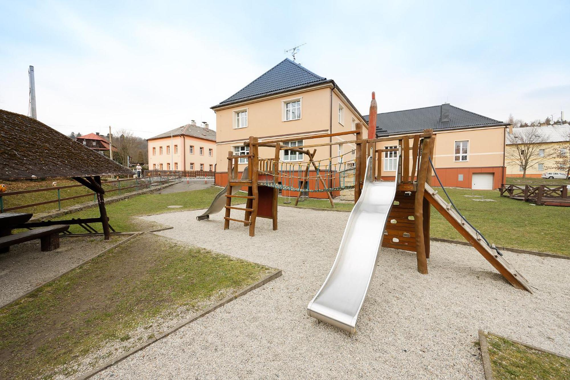 Penzion A Restaurace Na Krizovatce Polevsko Bagian luar foto